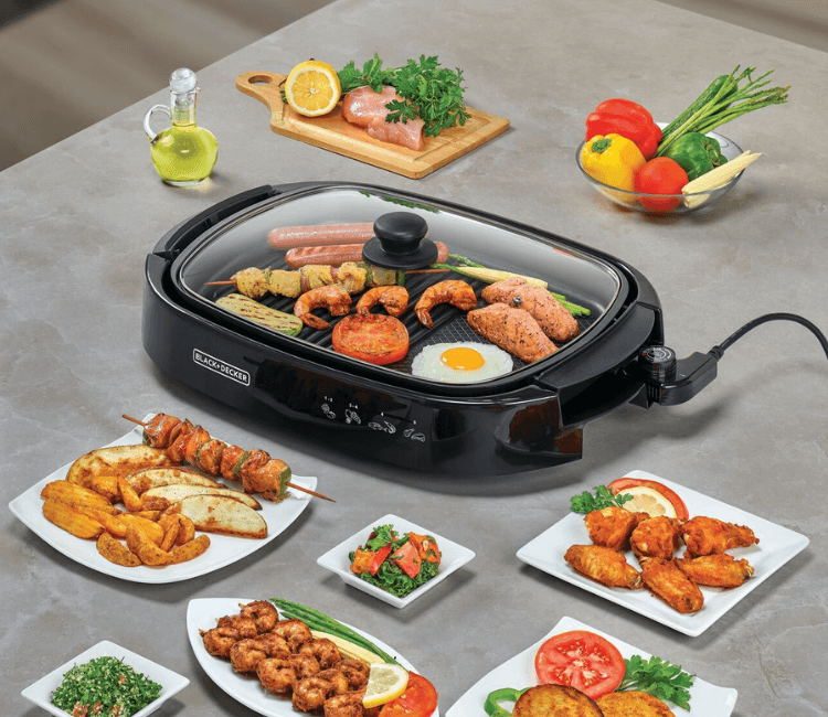 Black+Decker GH1500-B5 Electric Grill cooking chicken and vegetables, demonstrating powerful high-heat searing for flavorful results.