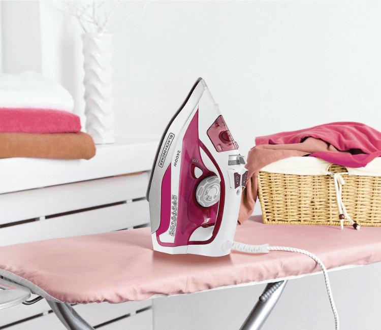 Close-up of the Black+Decker X2400-B5 Ceramic Soleplate, showing even heat distribution and multiple steam vents for effortless glide and wrinkle removal.